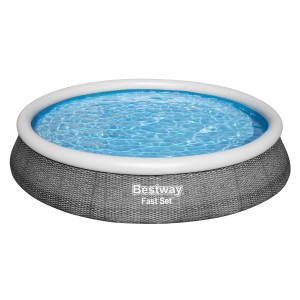 Nadzemný bazén Bestway Fast Set, Ø 396 cm, okrúhly, naplnený vodou.