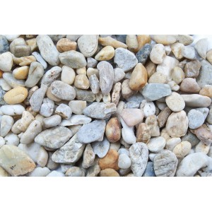 Strešný štrk svetlý pestrofarebný, 16-32 mm, ideálny na návrh striech a plnenie gabionov.