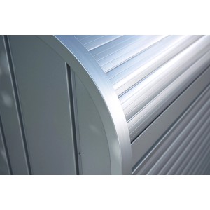 Biohort StoreMax 190 univerzálny box, tmavosivá metalíza. Detail robustnej hliníkovej rolety a bočnej steny.