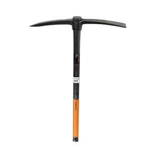 Krížová motyka Fiskars 200, dĺžka 90 cm, na úpravu pôdy a záhradnícke práce.
