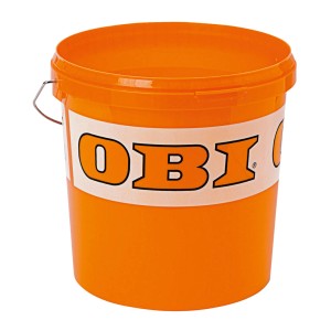 Oranžové vedro OBI, 10 litrov, z plastu s oceľovým držadlom na upratovanie.