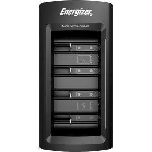 Univerzálna nabíjačka batérií Energizer pre AA, AAA, C, D a 9V NiMH batérie, batérie nie sú súčasťou balenia.