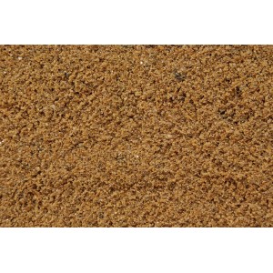 Detailný záber zlatohnedého piesku na hranie, zrnitosť 0,06-1 mm, ideálny na hranie a stavanie.
