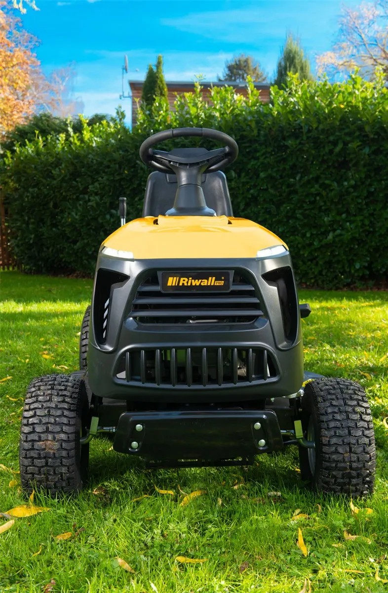 Obi Riwall Riwall Pro Záhradný traktor RLT 92 HRD, zadné vyhadzovanie + hydrost ...