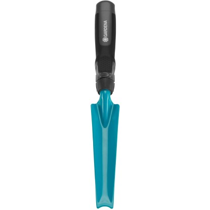 Vyrývač buriny Gardena s ergonomickou rukoväťou na úpravu pôdy.