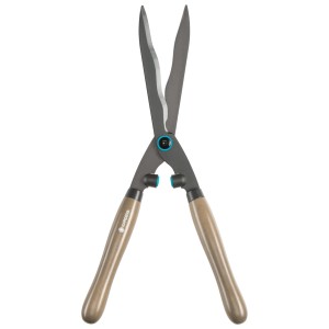 Nožnice na živý plot Gardena NatureCut s drevenými rukoväťami, dĺžka strihu 23 cm, pre presné strihanie.
