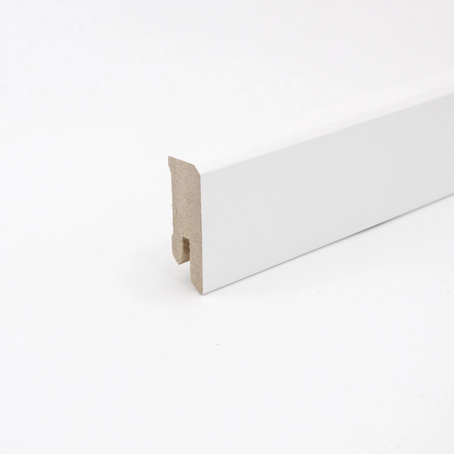 E-shop Döllken Soklová lišta White&Black Cubica biela, 40 x 14 x 2400 mm