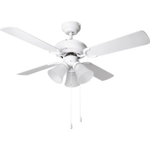 Biely stropný ventilátor CMI (Ø 107 cm) s tromi svetlami a ťahacími spínačmi.