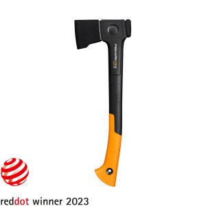 Fiskars X-series Univerzálna sekera X18, 44,5 cm, s čiernou hlavou a oranžovo-čiernou rukoväťou.